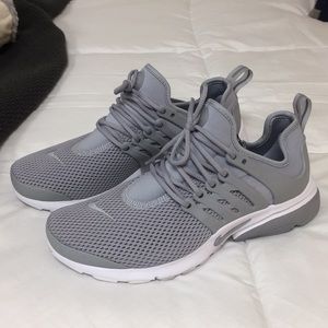 LIKE-NEW Nike Air Presto